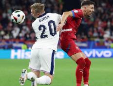 世俱杯分组-拉脱维亚球员在国际比赛中展现出色