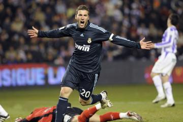 世俱杯直播-北境冰霜与明尼苏达寒流，马克西的制胜魔术撕裂狼群防线