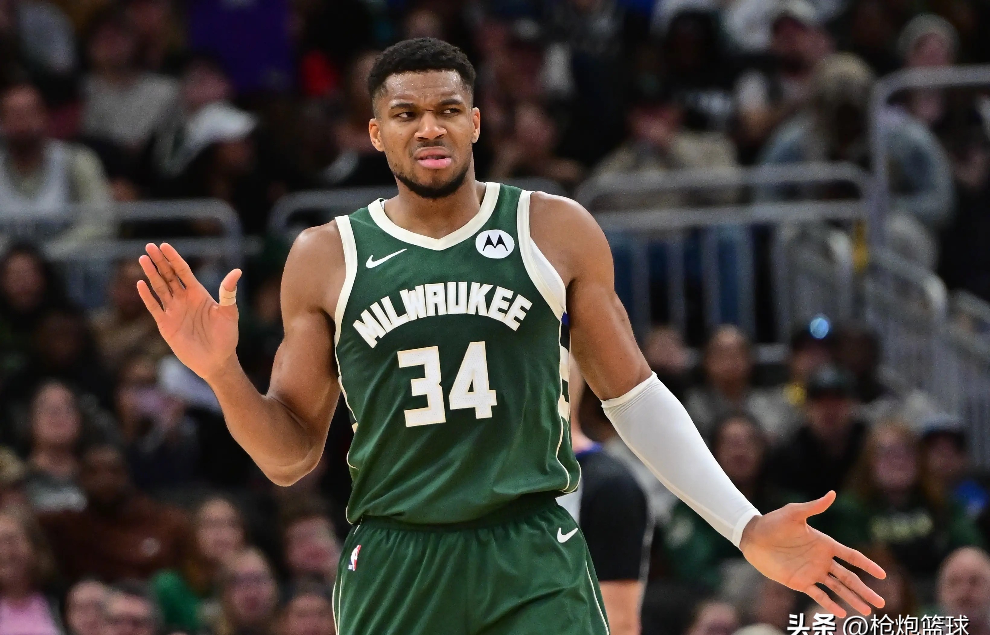 世俱杯-包含雄鹿击败猛龙,字母哥砍下三双数据的词条