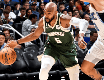 世俱杯-雄鹿客场击败爵士，米德尔顿全场数据出色