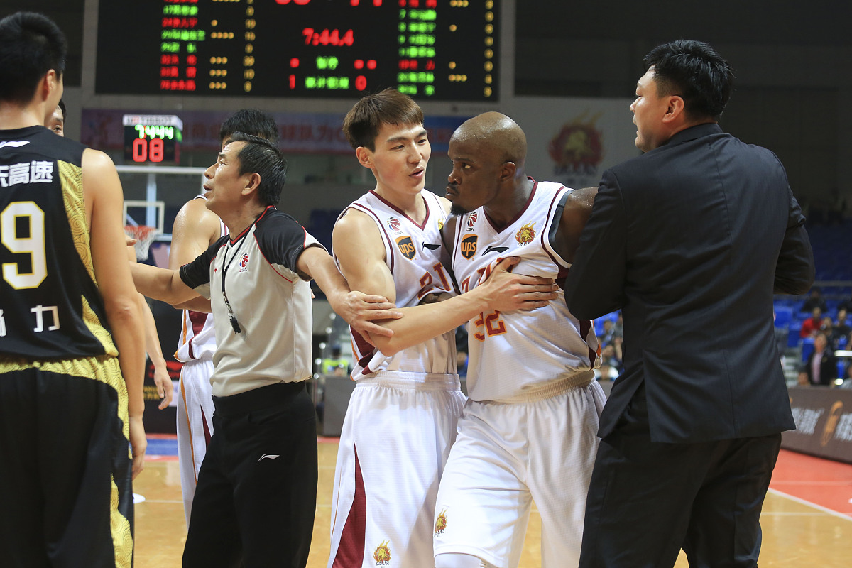 世俱杯分组-强队与劲旅交手,一场胜负难分的对决