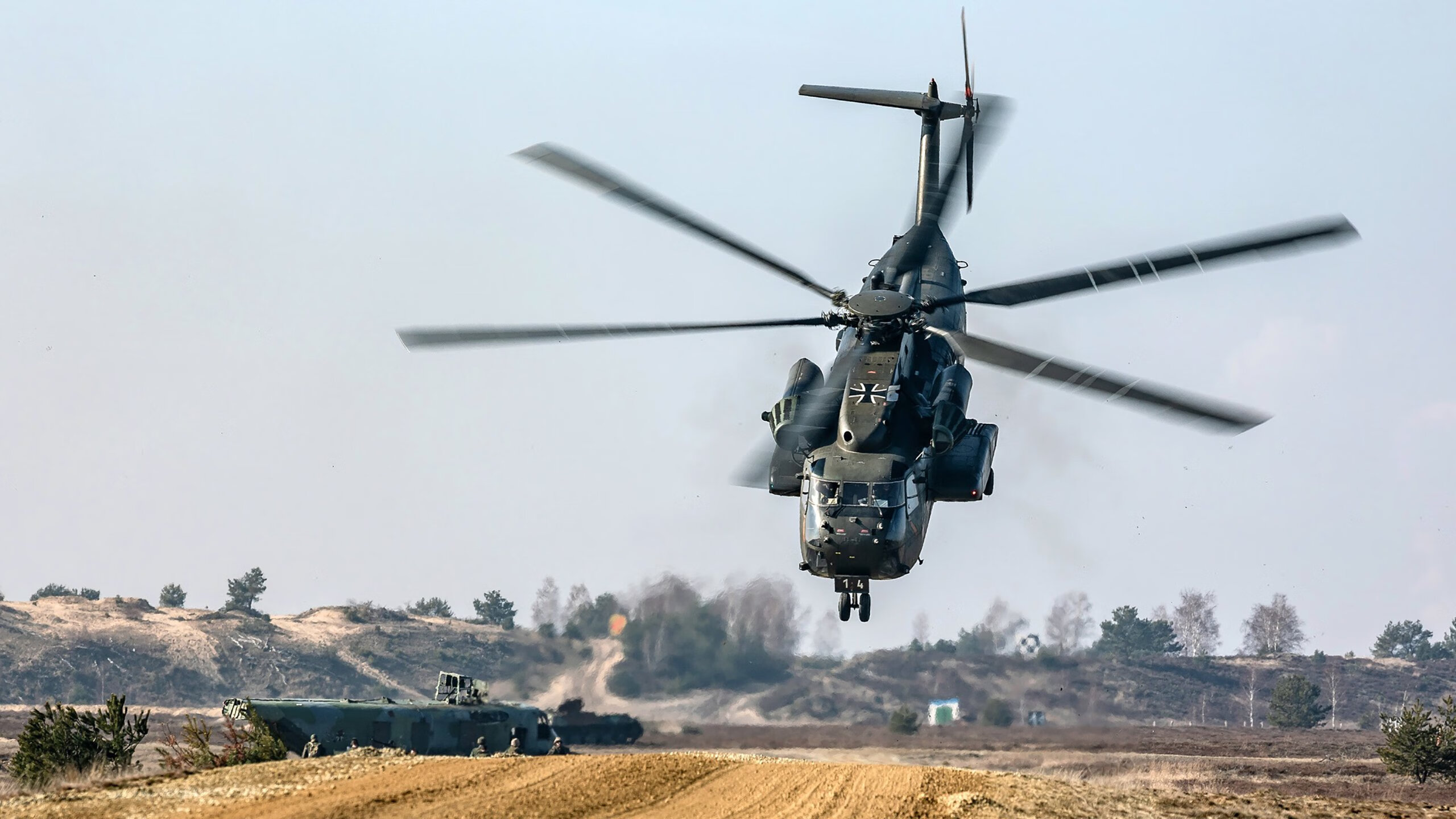 世俱杯决赛-恩比德主宰比赛走向,奇才与骑士对决中的王者身影