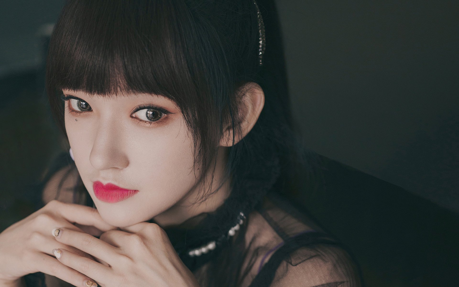 世俱杯直播-轰鸣与寂静之间，当F1轮胎与篮球鞋底划破同一个夜晚